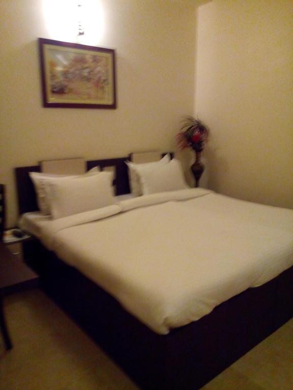 Divine Destination Hotel Варанаси Екстериор снимка