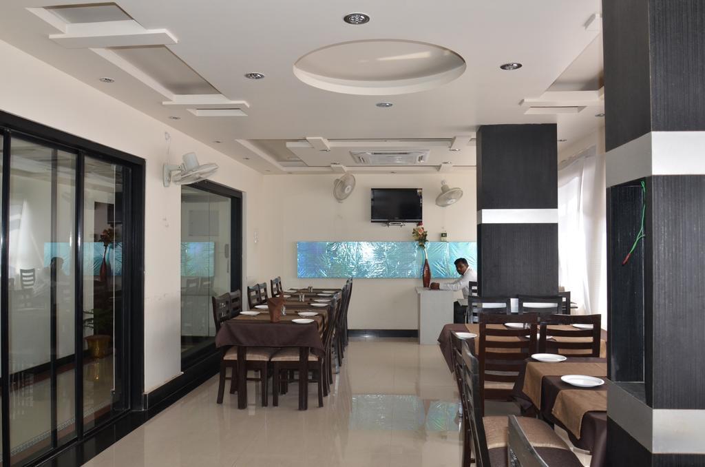 Divine Destination Hotel Варанаси Екстериор снимка